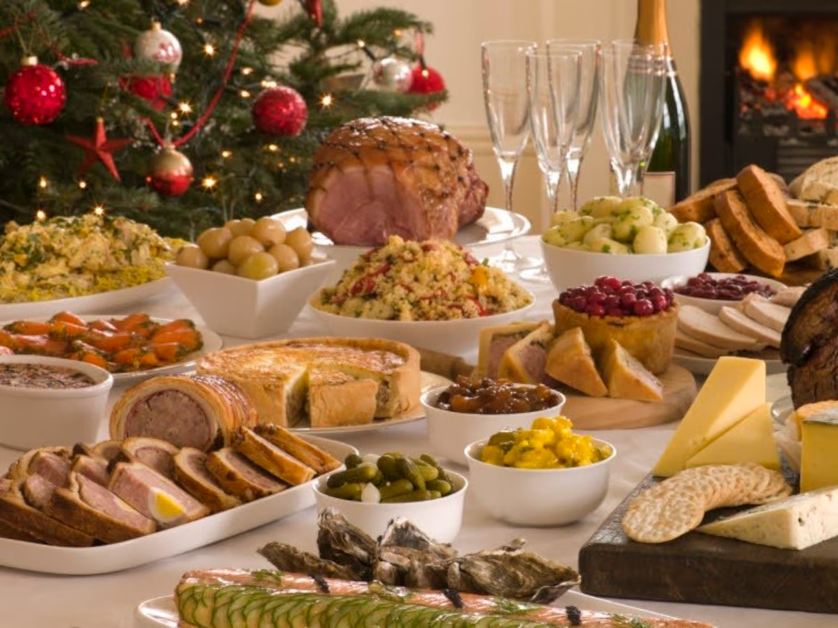 Festive Argentine holiday table with traditional Christmas dishes, appetizers, and drinks set for a family celebration.