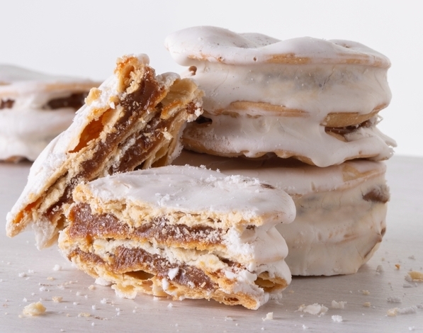 Alfajores argentinos, de la variedad santafesinos (provenientes de la  provincia de Santa Fe). Santo chocolate elabora alfajores artesanales  respetando las recetas tradicionales de los primeros creadores de estas  delicias. - Picture of