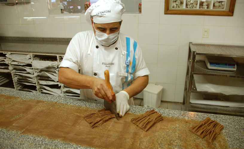 Chocolate master crafting handmade chocolate en rama in Bariloche, Argentina.