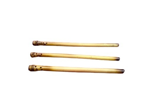 Bombillas para mate de ca&ntilde;a natural, modelo tradicional, sobre fondo blanco.