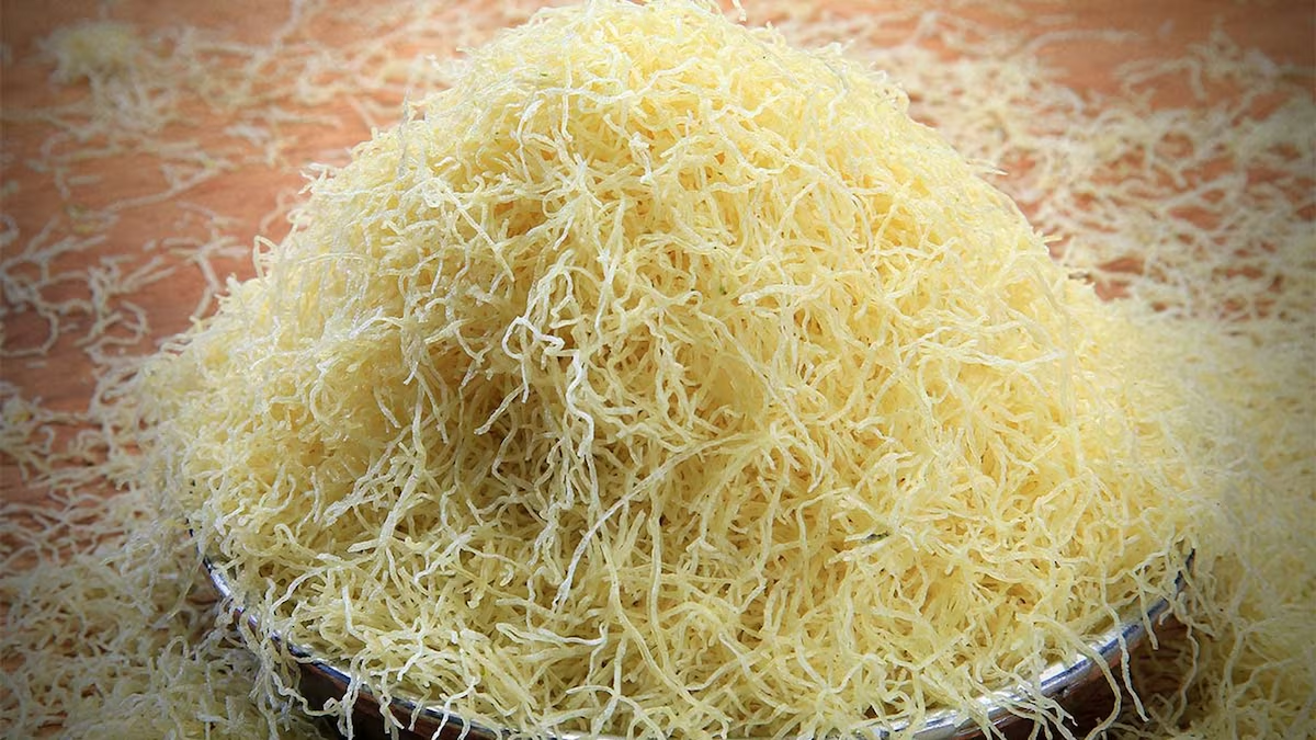 Masa kataifi cruda en forma de hilos finos, típica de la repostería de Medio Oriente